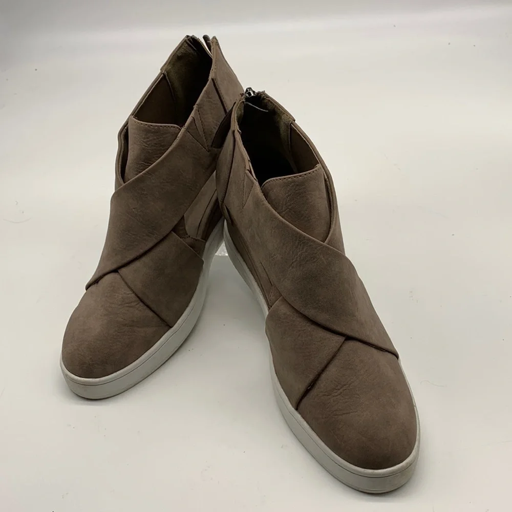 Journee Platform Shoes with Side Cut Outs size 9.5